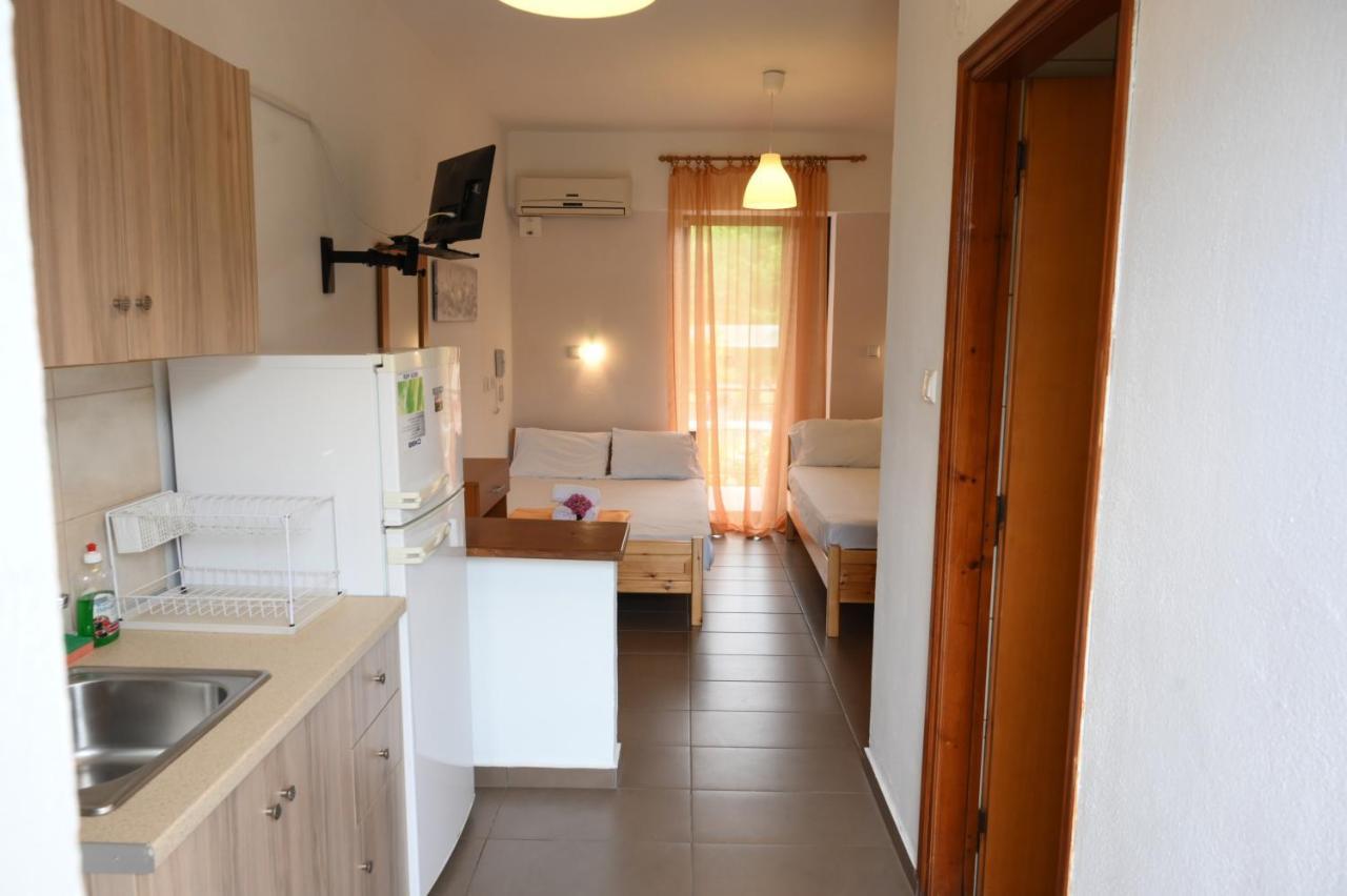 Hotel Geromichalos Paralía Skotínis Exteriör bild
