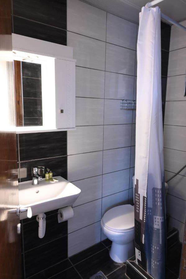 Hotel Geromichalos Paralía Skotínis Exteriör bild