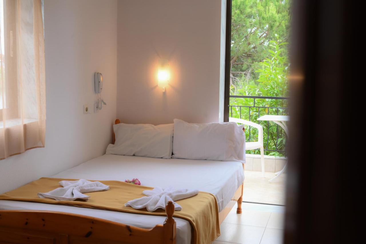 Hotel Geromichalos Paralía Skotínis Exteriör bild