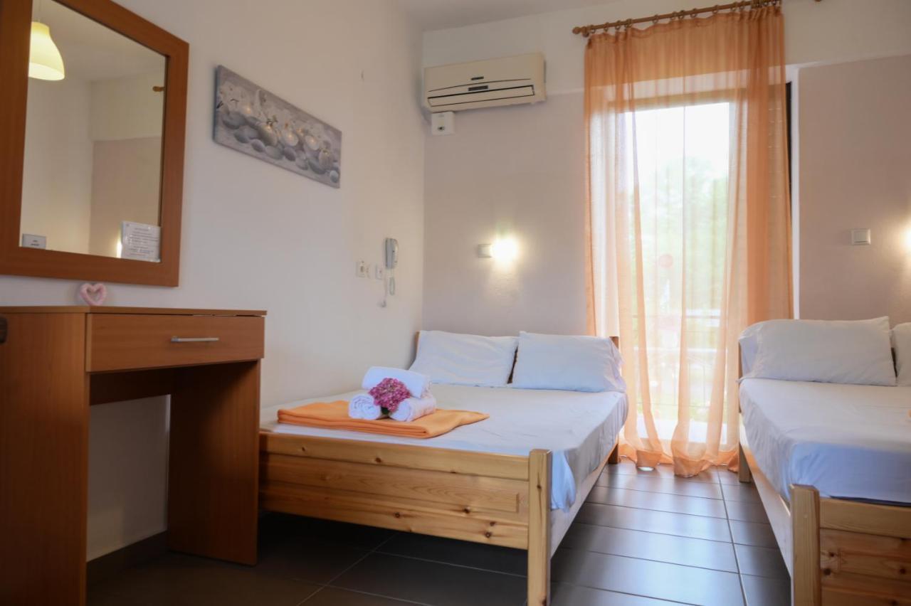 Hotel Geromichalos Paralía Skotínis Exteriör bild