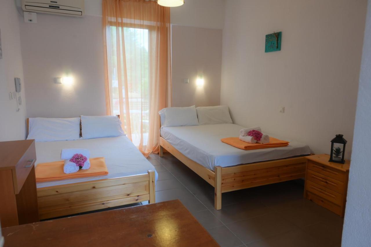 Hotel Geromichalos Paralía Skotínis Exteriör bild