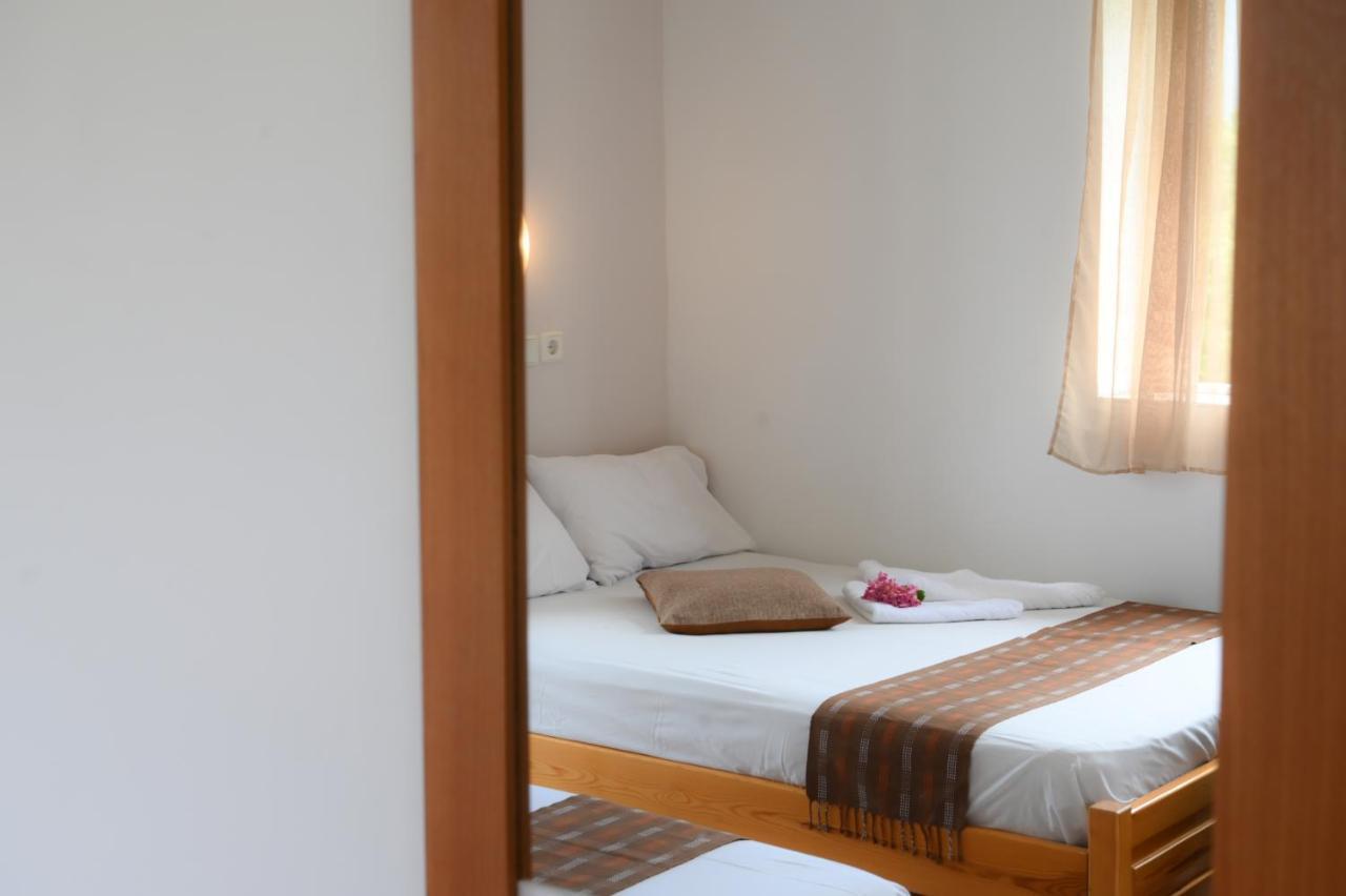 Hotel Geromichalos Paralía Skotínis Exteriör bild