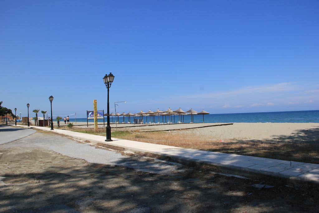 Hotel Geromichalos Paralía Skotínis Exteriör bild