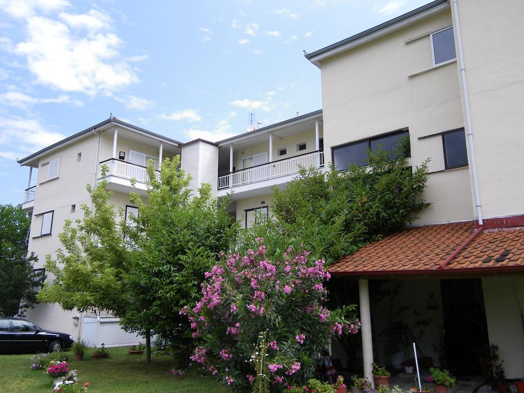 Hotel Geromichalos Paralía Skotínis Exteriör bild