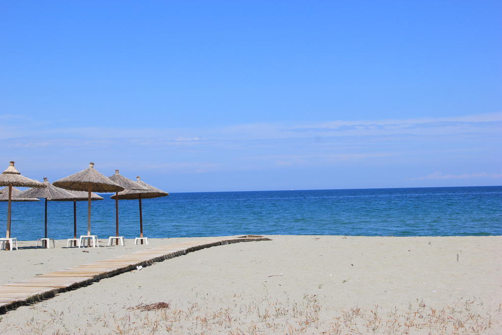 Hotel Geromichalos Paralía Skotínis Exteriör bild